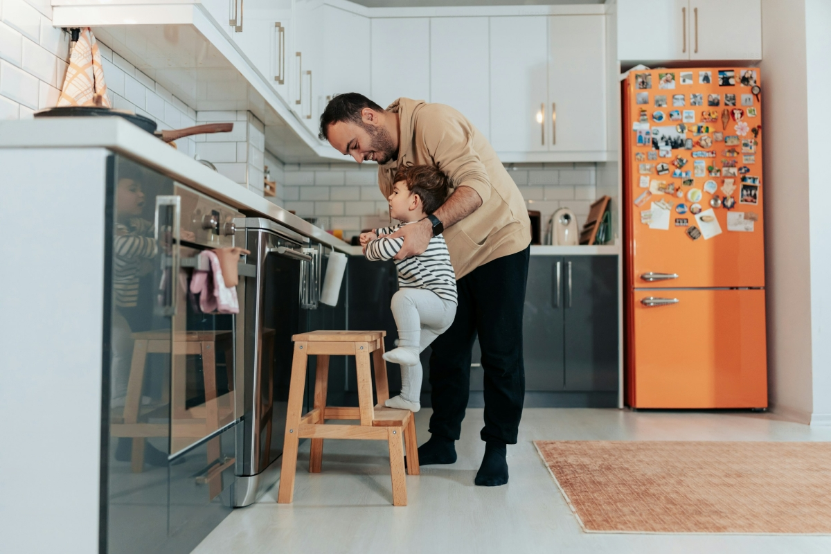 A father and his child in a perfeclty clean kitchen, enjoying their time together